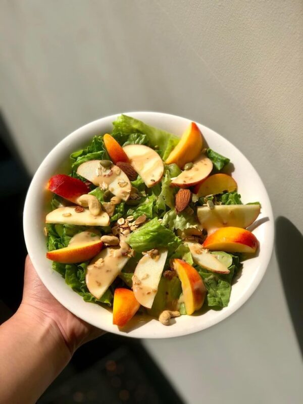 Khám phá thực đơn eat clean 1 tuần cho người mới bắt đầu với hạt điều, hạnh nhân, macca và granola giúp duy trì sức khỏe và năng lượng.