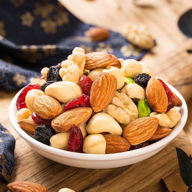 Snack healthy tự làm tại nhà từ hạt điều hạnh nhân macca và granola Mộc Nuts